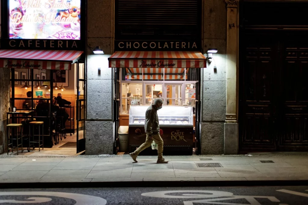 El vídeo más surrealista de Madrid: te hará pensártelo dos veces antes de pasear de noche 1 Moncloa Caminar de noche por Madrid es peligroso