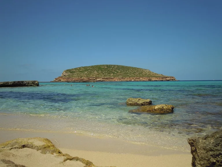 La playa que aparece tras un terremoto: y solo se puede ver cada 10 años