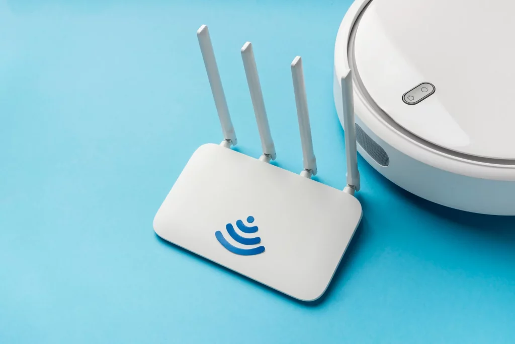 Javier López (30), ingeniero de redes: "Mueve el router a este punto exacto y tu WiFi irá un 40% más rápido" 1 Moncloa Existen obstáculos cotidianos en tu hogar que están saboteando la conexión de tu router sin que te des cuenta. Fuente: Freepik