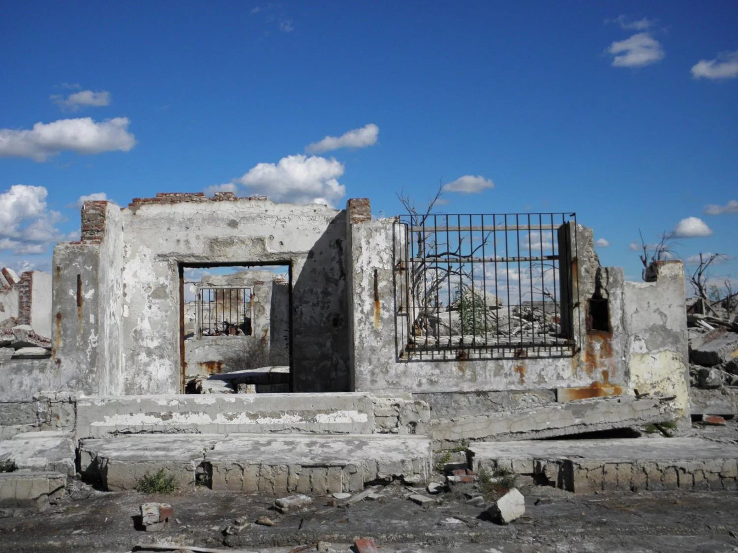 El pueblo español que desaparece 6 meses al año bajo el agua y nadie te cuenta cuándo