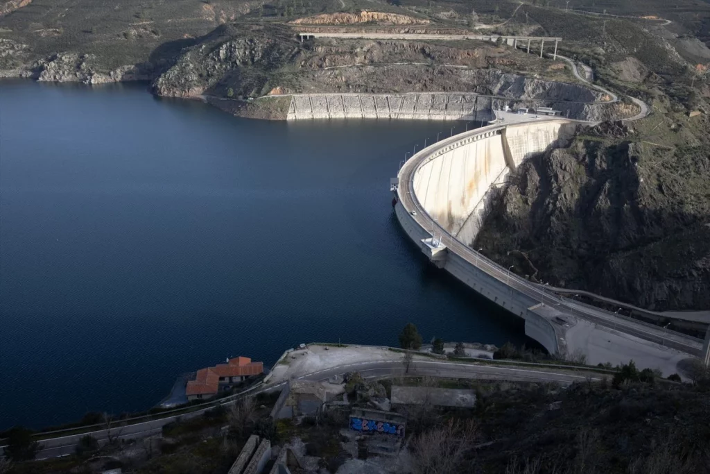 Cerca de 200 millones de euros para cerrar las críticas a la gestión del agua en Madrid 1 Moncloa EuropaPress 5838529 presa embalse atazar mirador atazar 19 marzo 2024 madrid espana embalse Moncloa