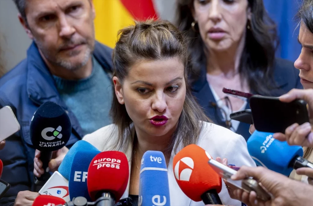 El PP muestra su disconformidad en el primer día del reparto de los menores migrantes 2 Moncloa EuropaPress 6616862 ministra juventud infancia sira rego atiende medios comunicacion ministerio Moncloa