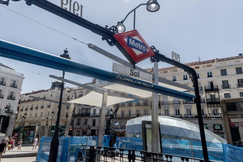 Madrid gasta casi 20 millones diarios para funcionar, la ciudad que nunca duerme 1 Moncloa EuropaPress 6813429 instalacion toldos puerta sol 20 junio 2025 madrid espana proyecto toldos Moncloa