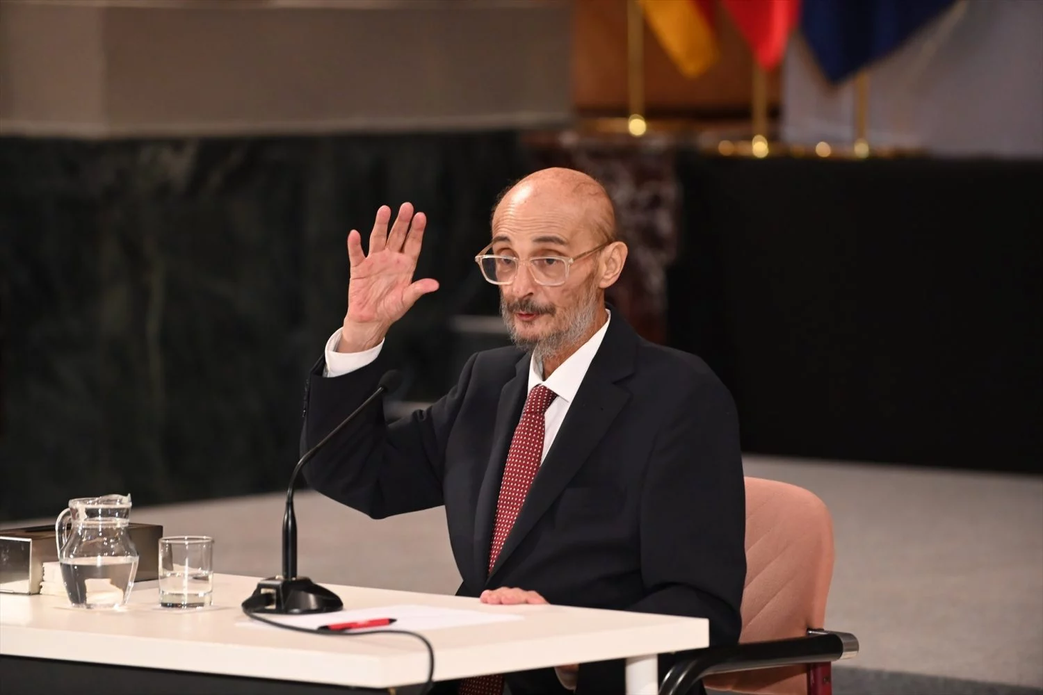 El expresidente de Aragón Javier Lambán durante el acto de entrega del retrato de Javier Lambán, en la sala de la Corona del Edificio Pignatelli (Fuente: Agencias)