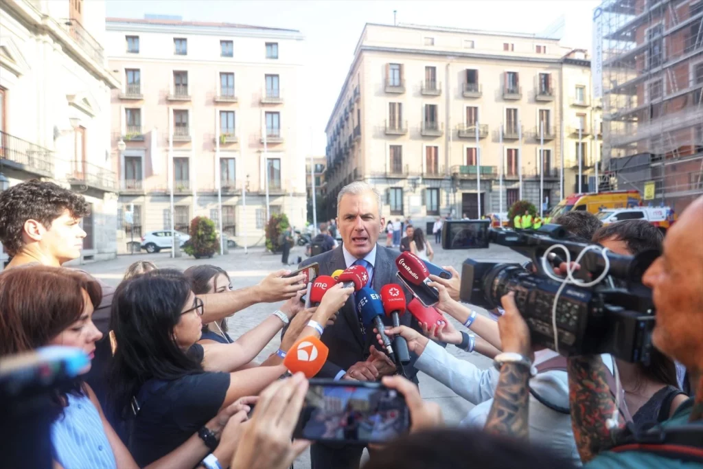 Ayuso y Vox forman un frente común contra la "agenda climática" 2 Moncloa EuropaPress 6902056 portavoz vox ayuntamiento madrid javier ortega smith atiende medios acto Moncloa