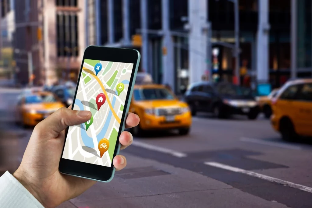 Un experto en Google Maps revela el ajuste que debes activar para encontrar calas secretas que casi nadie conoce 1 Moncloa Aquí empieza la magia. Activar esta capa en Google Maps es como quitarle un velo al mundo para verlo tal y como es desde el cielo. Fuente: Freepik
