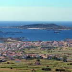 La isla de España que prohíbe los móviles: y los turistas pagan más por no tener señal