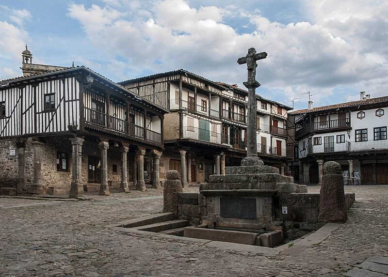 Se buscan vecinos en este pueblo de Salamanca que parece un museo al aire libre: ideal para una jubilación tranquila