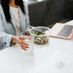 Haz esto antes de comer y tu digestión y tu mente lo agradecerán