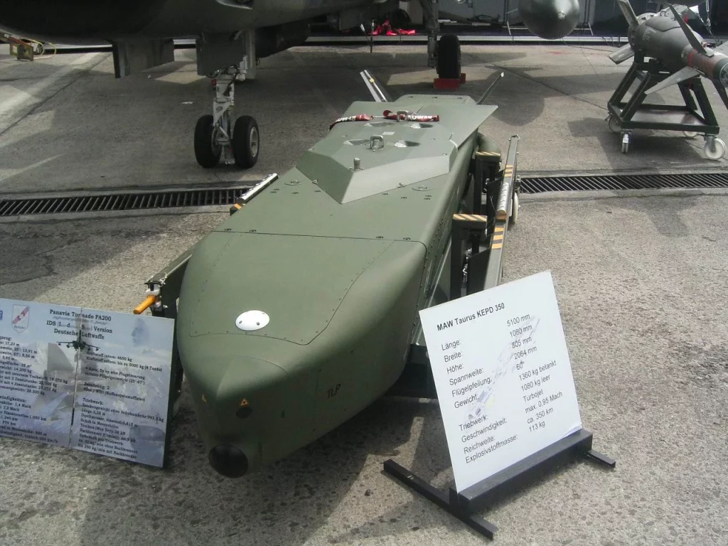 La precisión del misil Taurus contra la capacidad de destrucción del Tomahawk 1 Moncloa Taurus ILA2006 Moncloa