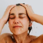 ¿Es bueno ducharse todos los días? Esto dicen los dermatólogos sobre su impacto en la piel y la salud