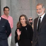 Quién es el enigmático matrimonio que acompaña a los Reyes Felipe VI y Letizia en sus vacaciones en Grecia