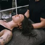 Estudio revela que el yoga es igual de eficaz que la fisioterapia para tratar el dolor lumbar
