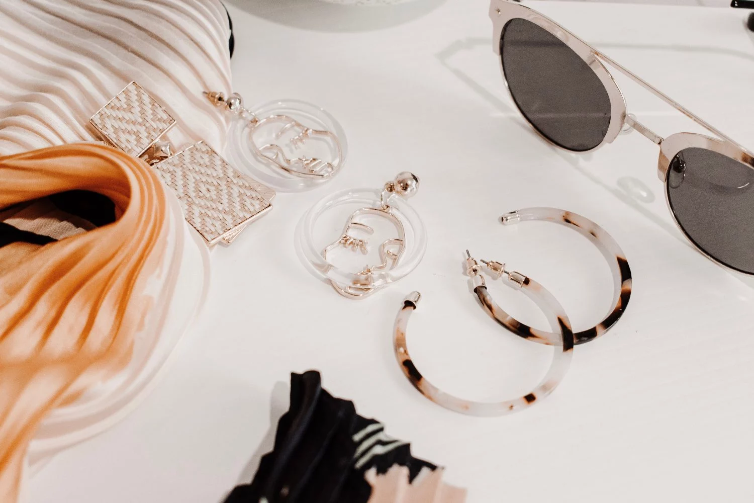 Este accesorio de Bershka transforma cualquier look de oficina en un acierto seguro