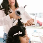 Esta es la innovación de Amazon que cubre las canas al instante y fascina por su acabado natural