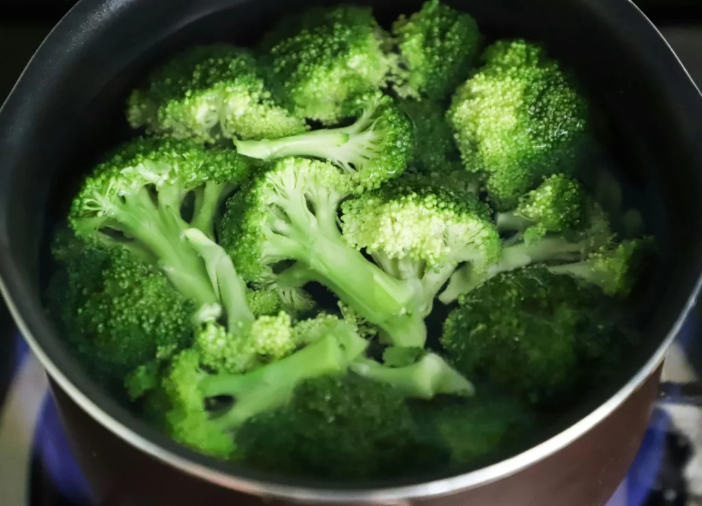 No solo sirve para ensaladas: 9 beneficios del brócoli que transforman tu salud por completo 1 Moncloa Los beneficios del brócoli que muchos ignoran