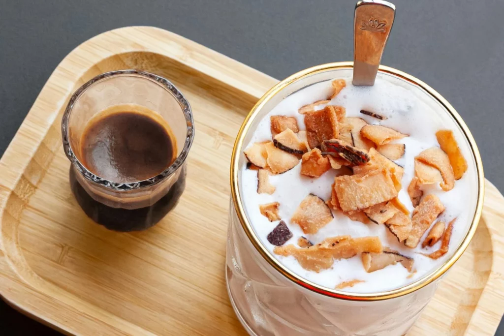 Hemos estado tomando mal el café todo este tiempo: 6 errores comunes lo confirman y arruinan tu salud 2 Moncloa Las grasas y proteínas deben acompañar esta bebida