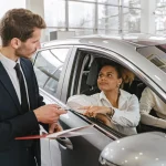 «Pagué 6.000€ por un coche de segunda mano y tenía los kilómetros bajados»: el truco infalible para detectarlo pidiendo este informe a la DGT