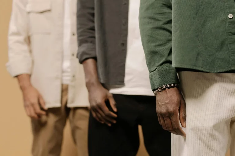 El Corte Inglés liquida la moda masculina y estos atuendos están rebajados hasta un 50%