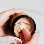 Fran Isidropo (34), dermatólogo: «Mejor evita usar tu crema hidratante si tiene este ingrediente» (y más después de estar expuesta al sol)