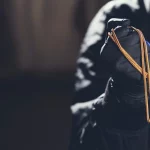 Cuidado por Barcelona: se graba para presumir en TikTok y casi pierde el cuello