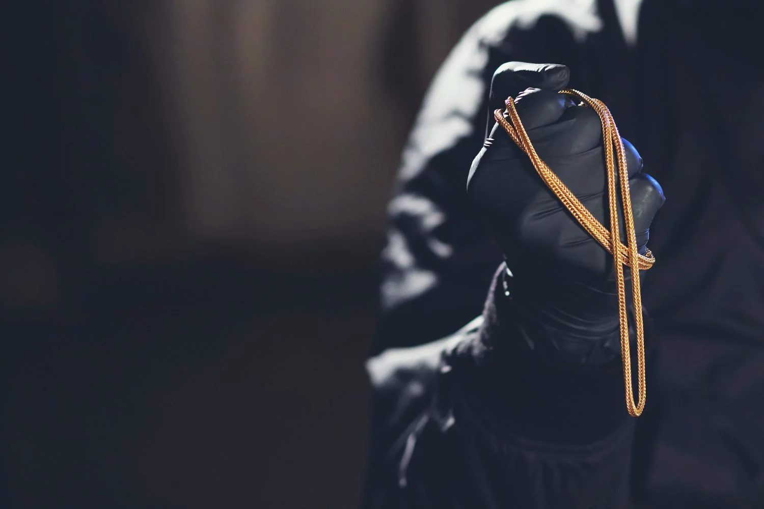 Cuidado por Barcelona: se graba para presumir en TikTok y casi le arrancan el cuello