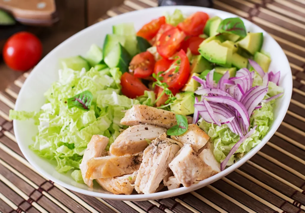 El alimento que nunca deberías cenar al volver de vacaciones: endocrino lo llama “bomba metabólica” 2 Moncloa La buena noticia es que existe la alternativa perfecta a ese alimento perjudicial, una solución que demuestra que cenar de forma saludable, rápida y deliciosa al volver de las vacaciones no solo es posible, sino también muy sencillo. Fuente: Freepik