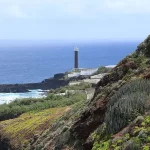El hotel español dentro de un faro abandonado donde duermes sobre las olas a 30 metros de altura