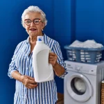 La hora «prohibida» para poner la lavadora si eres pensionista: el simple gesto para ahorrar más de 300 euros al año en la luz