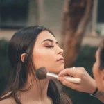 Maybelline arrasa en Amazon con el fijador low cost que mantiene tu maquillaje intacto hasta el final del día