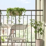 Con esta mesa de Ikea transformas hasta el balcón más pequeño sin gastar de más