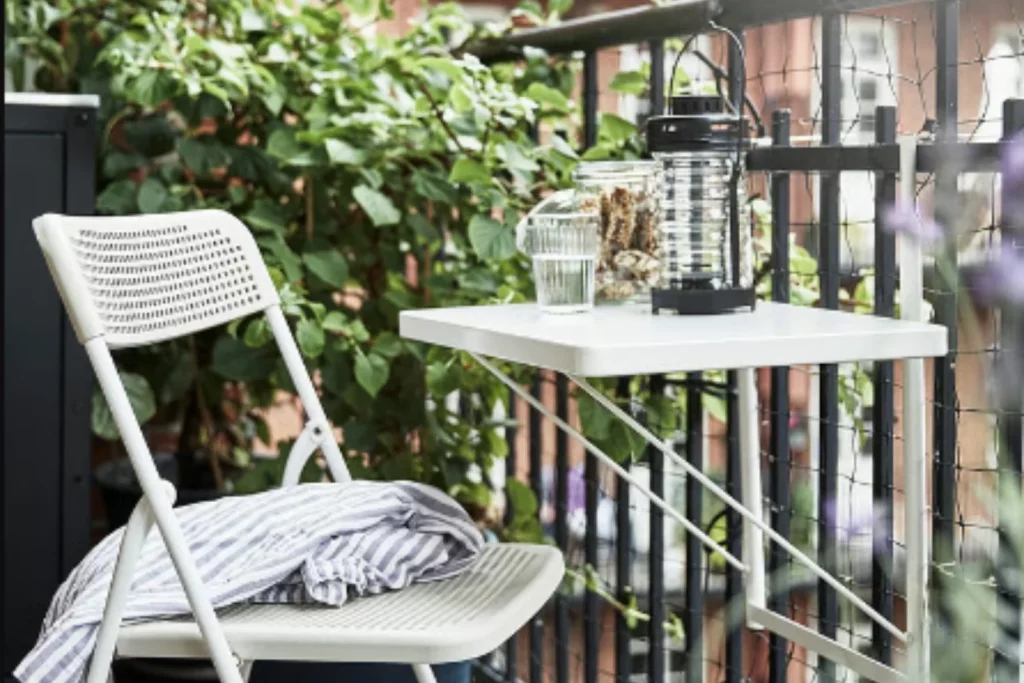 Con esta mesa de Ikea transformas hasta el balcón más pequeño sin gastar de más 2 Moncloa Ikea presenta un aliado para espacios reducidos