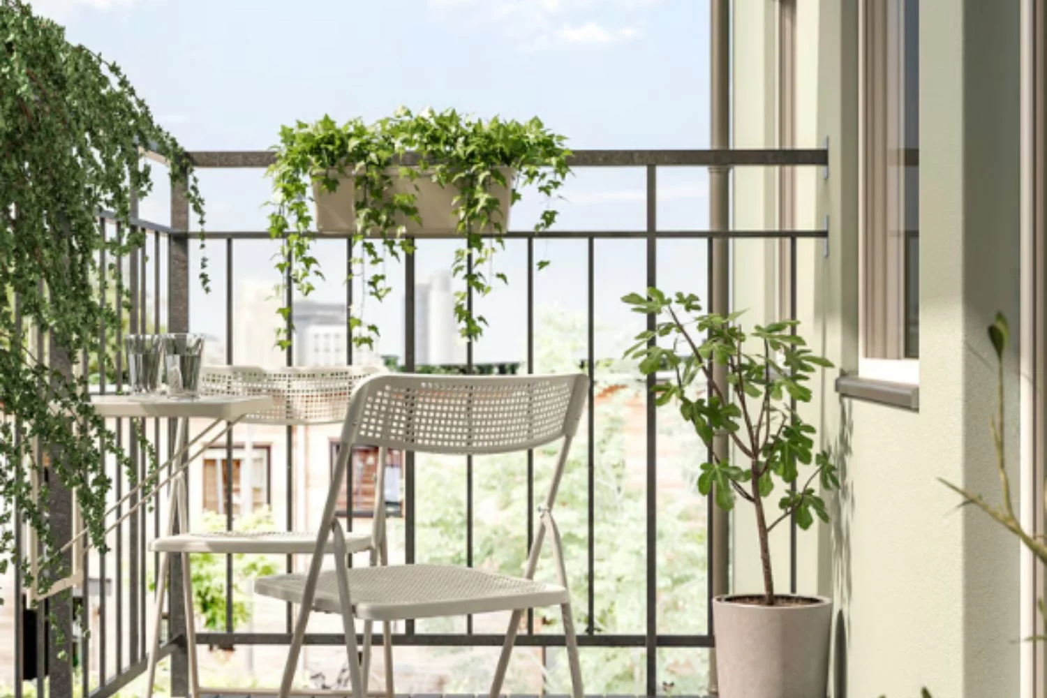 Con esta mesa de Ikea transformas hasta el balcón más pequeño sin gastar de más