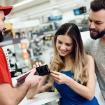 Así funciona el truco de los GB de regalo en móviles: la estrategia que te hace gastar más dinero
