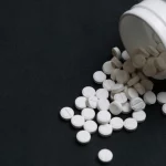 Un farmacéutico revela el error más común al tomar paracetamol: «Si lo mezclas con esta bebida, el efecto se reduce a la mitad»