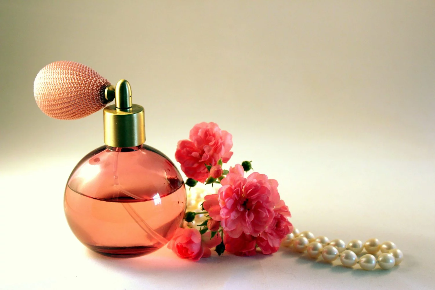Tres perfumes de Zara en oferta pensados para la oficina: aguantan toda la jornada y hasta las horas extra