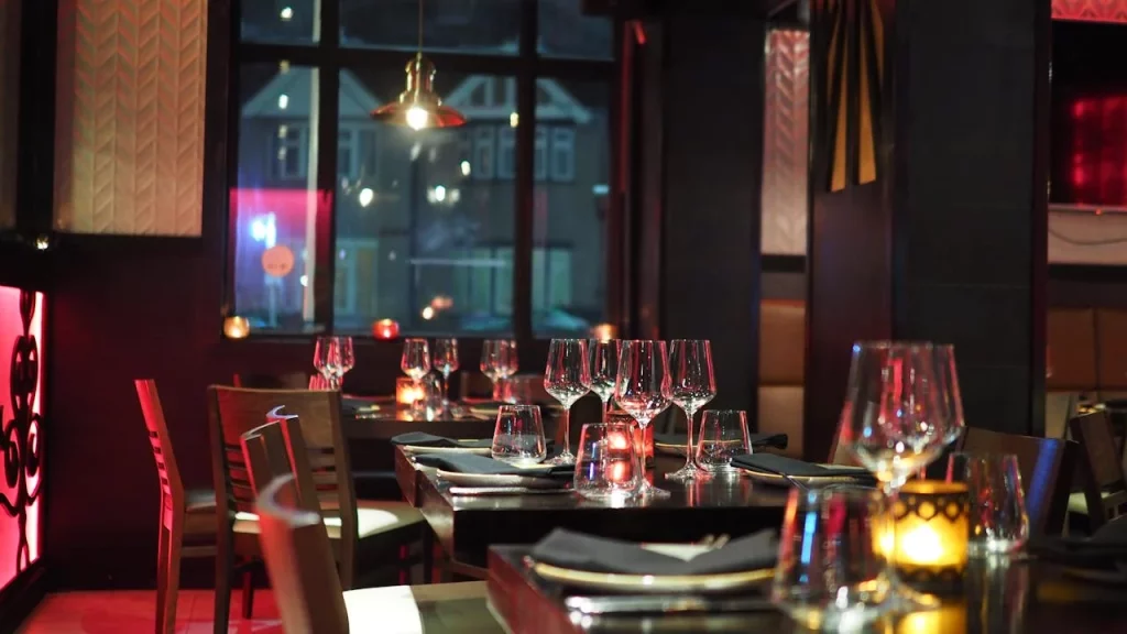 Este es uno de los puntos más confusos en la factura de muchos restaurantes, un concepto que a menudo se malinterpreta como el pago por el servicio del camarero.