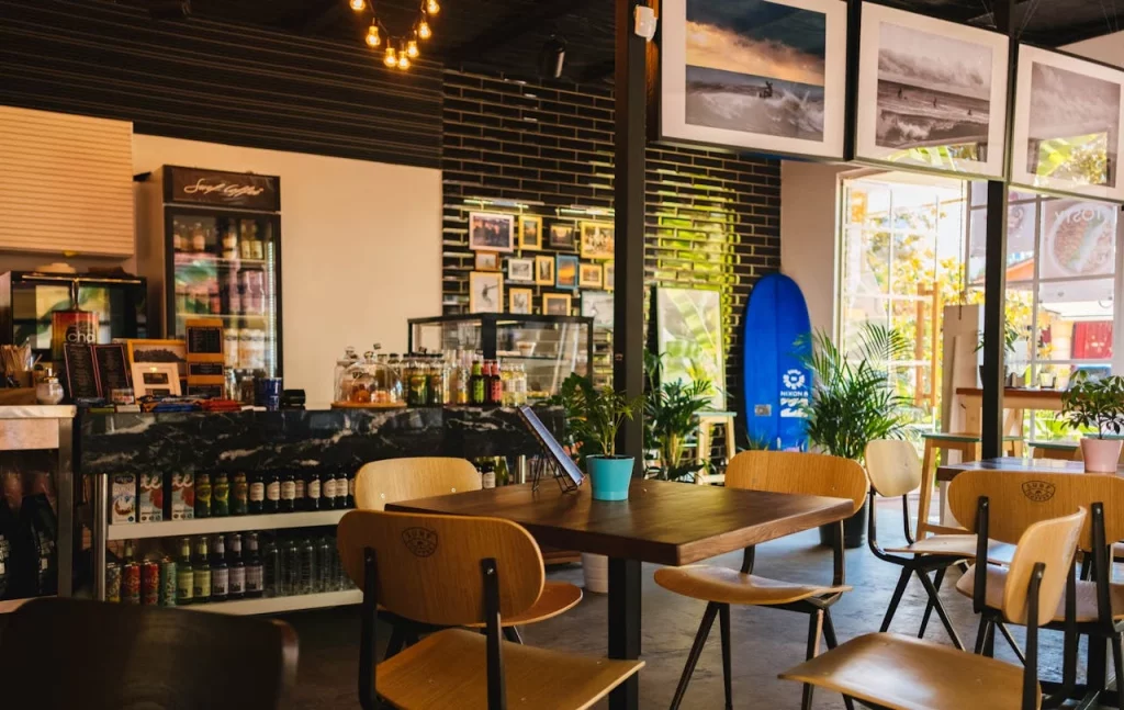 Muchos restaurantes aprovechan la costumbre social de empezar la comida con algo para picar para añadir un coste que el cliente no siempre espera.
