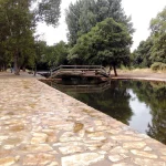 La piscina natural de Extremadura que es en realidad un cráter provocado por la caída de un meteorito