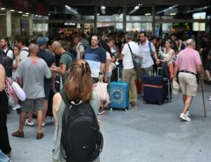Imagen de las colas para los AVE´s en Andalucia