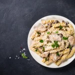 El truco de esta receta convierte el pollo al champiñón en un plato fácil, cremoso y sin complicaciones