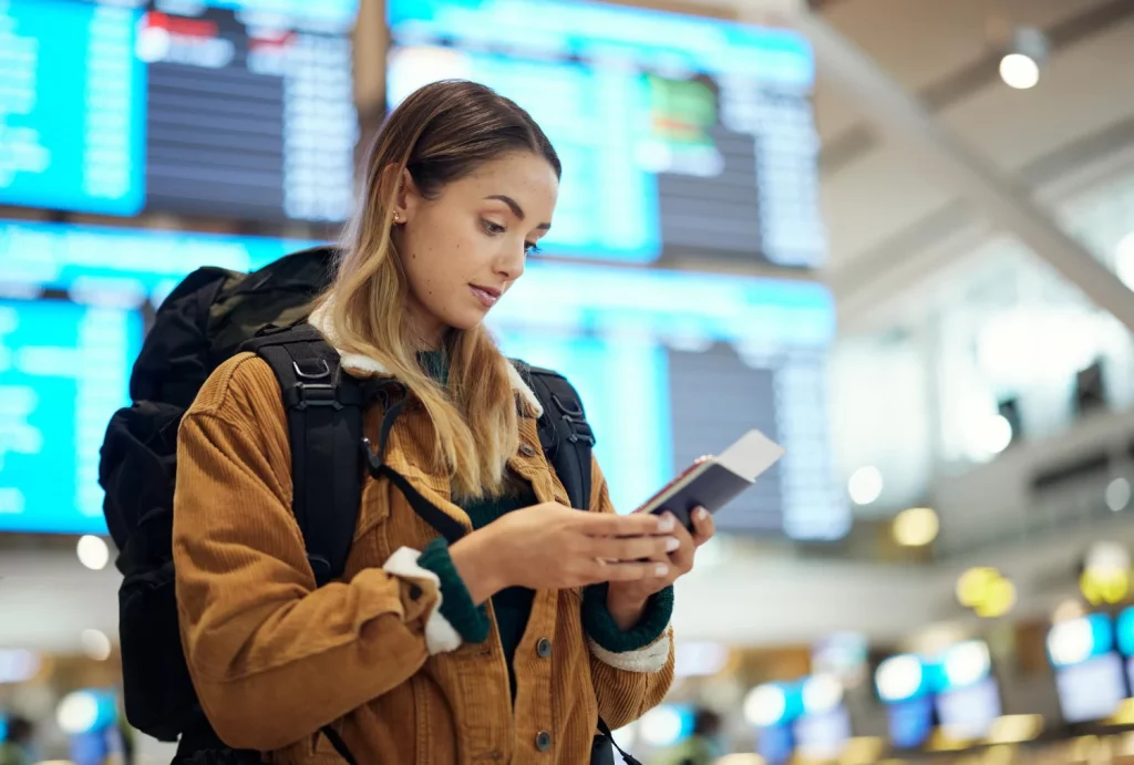 Se llama 'tripchaining' y es el truco que usan los viajeros expertos para ahorrar un 40% en sus escapadas 2 Moncloa El tripchaining no se limita al aire; es una filosofía versátil que extiende sus ventajas económicas y exploratorias a otros medios de transporte, enriqueciendo tu viaje.Fuente: Freepik