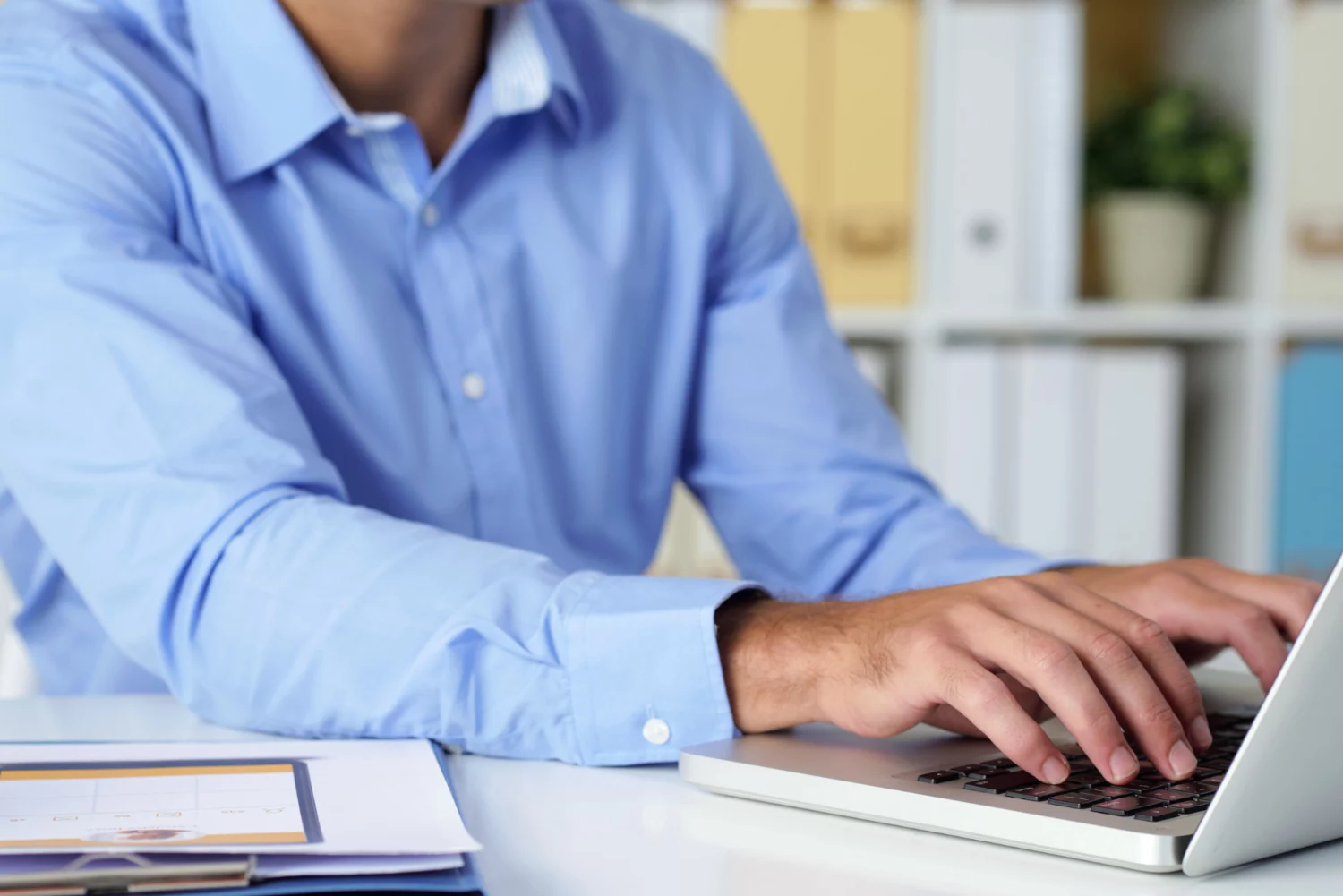 La decisión final sobre si usar o no la herramienta "Open to Work" es un cálculo personal de riesgo y beneficio.