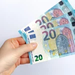 Lorena Luri (34), avisa: «Me han colado un billete de 20€ falso, lo detecté con el móvil gracias a la app del Banco de España que casi nadie conoce»