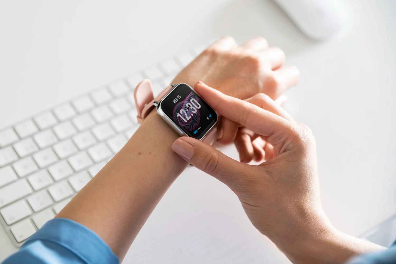 “Tu smartwatch no salvará tu corazón en un infarto, y sí, se disparará tu ansiedad”: el aviso del cardiólogo José Veles (33) 1 Moncloa La promesa de seguridad choca con una realidad incómoda que nos obliga a mirar más allá de la pantalla.