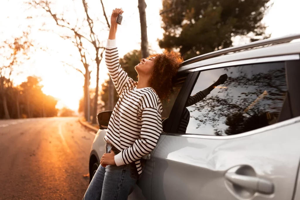 Tu coche sabe a qué velocidad vas, dónde aparcas y qué música escuchas: los datos que tu vehículo envía a la marca y cómo limitarlos 2 Moncloa Ese momento en el que, ilusionado, estrenas vehículo y configuras por primera vez su sistema multimedia es, sin saberlo, la puerta de entrada a esta cesión de privacidad.