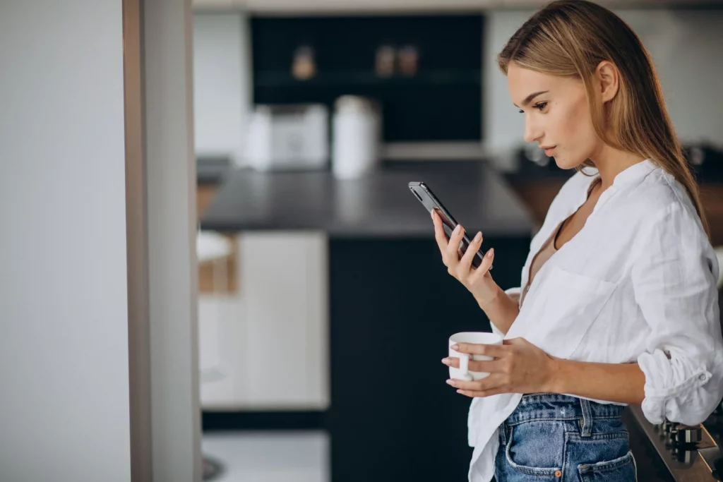 El truco de Mercadona que pocos conocen: cómo usar su app para saber si el producto que buscas está disponible en tu tienda antes de ir 1 Moncloa La aplicación esconde un as en la manga que va mucho más allá de preparar tu pedido online.