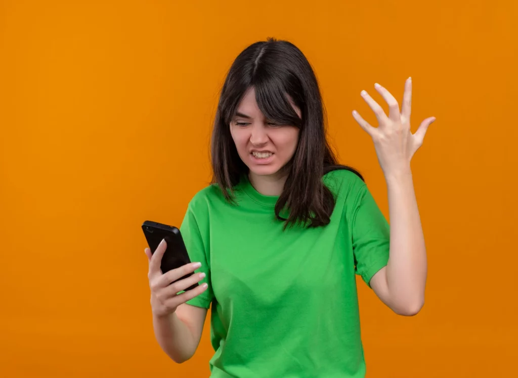 La Guardia Civil alerta de la estafa del 'hijo en apuros' por WhatsApp: empieza con un "Hola, papá" y acaba vaciando tu cuenta en minutos 1 Moncloa Un simple "hola" puede ser el comienzo de la peor de las pesadillas financieras.