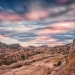 El ‘Far West’ no está en Arizona, sino en el desierto de Almería, y en octubre puedes recorrerlo a caballo sin asarte de calor como Clint Eastwood