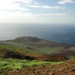 Ángel Padrón (59), el último farero de El Hierro, lo sabe: «Aquí se acabó el mundo durante 2.000 años, y en este punto exacto puedes sentir por qué»
